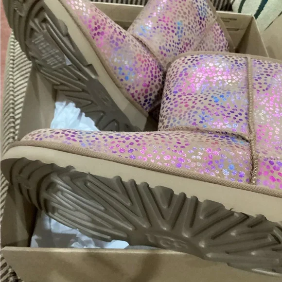 UGG kids classic boots brand new